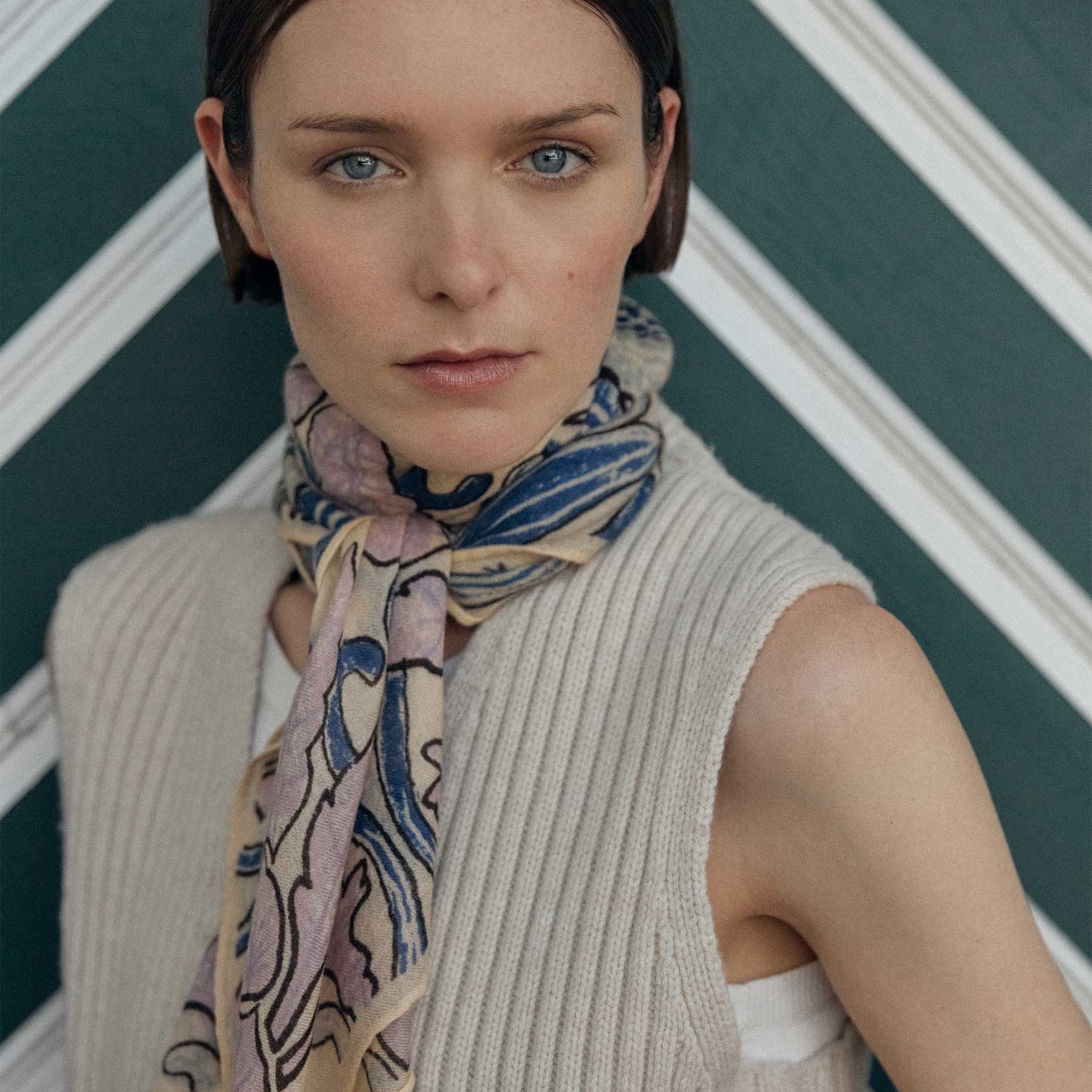 Cashmere Cube 110 felted Iris Noble