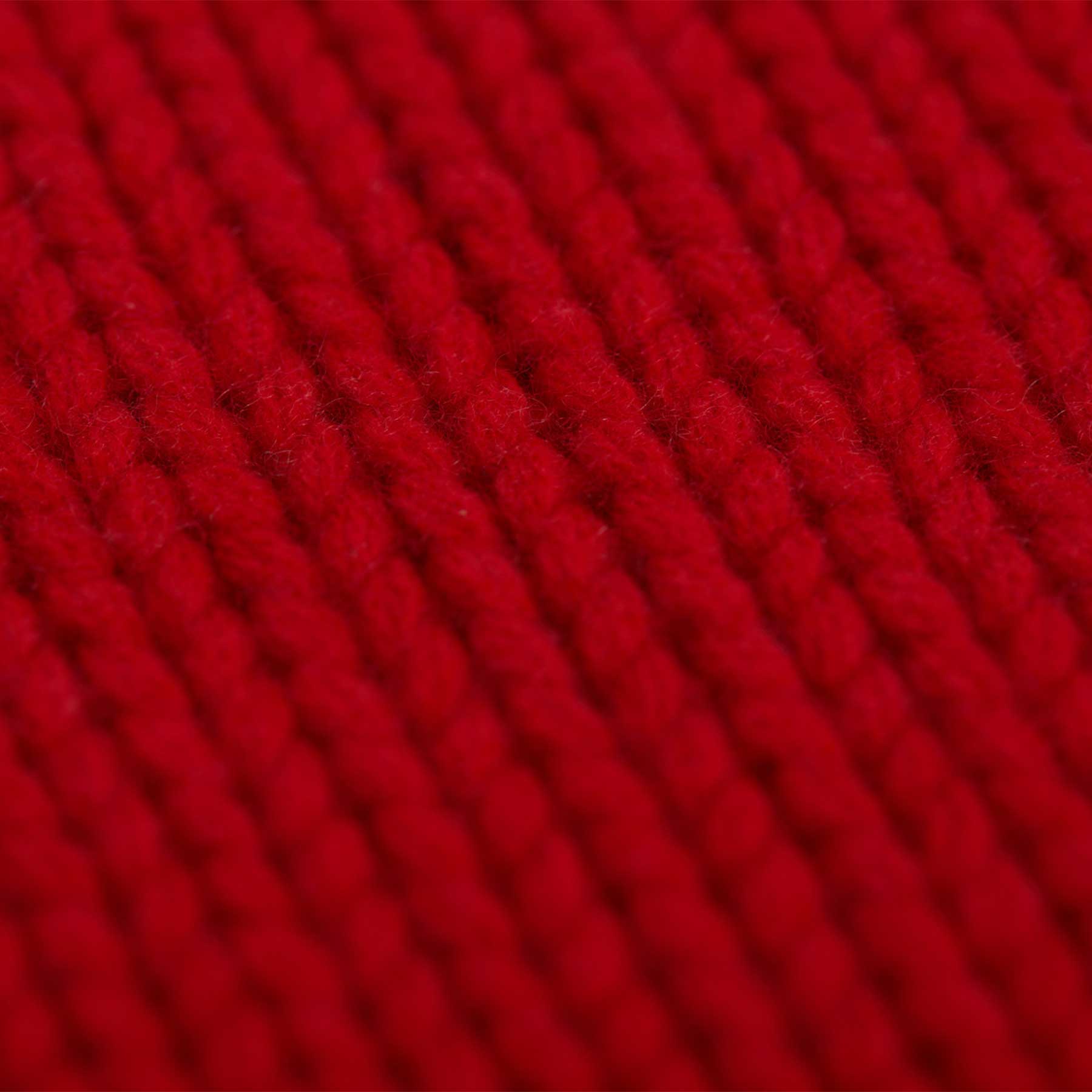 Rote gestrickte Kaschmirmütze
