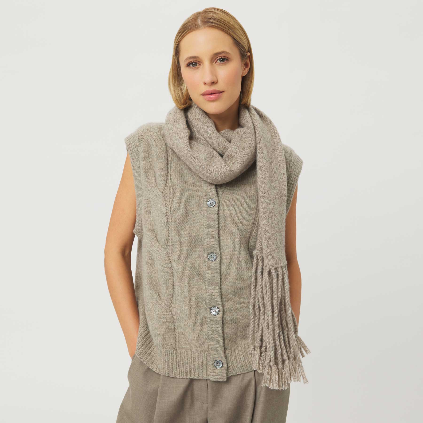 Scarf Leyman
