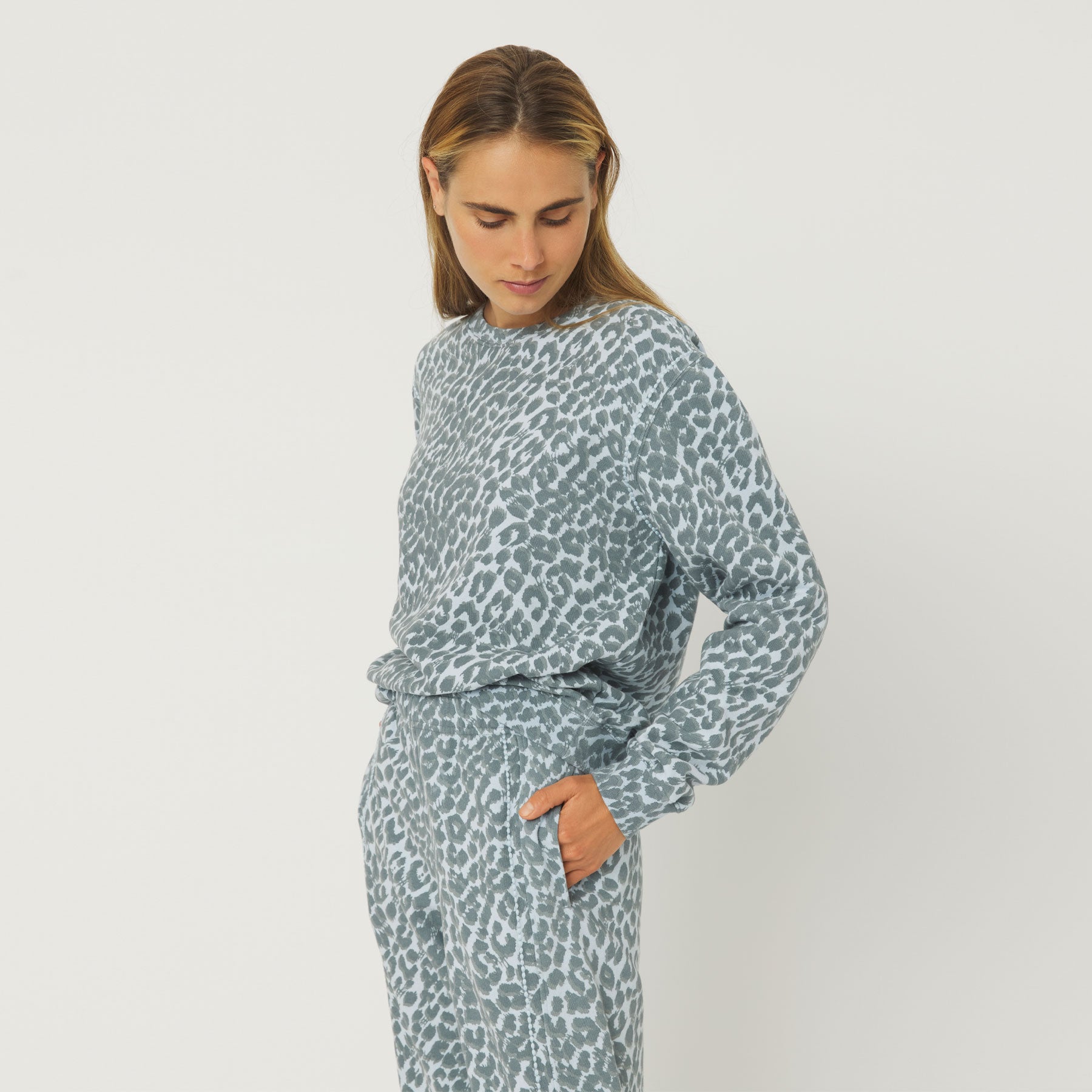 Sweater Peaceful Cheetah Embroidery