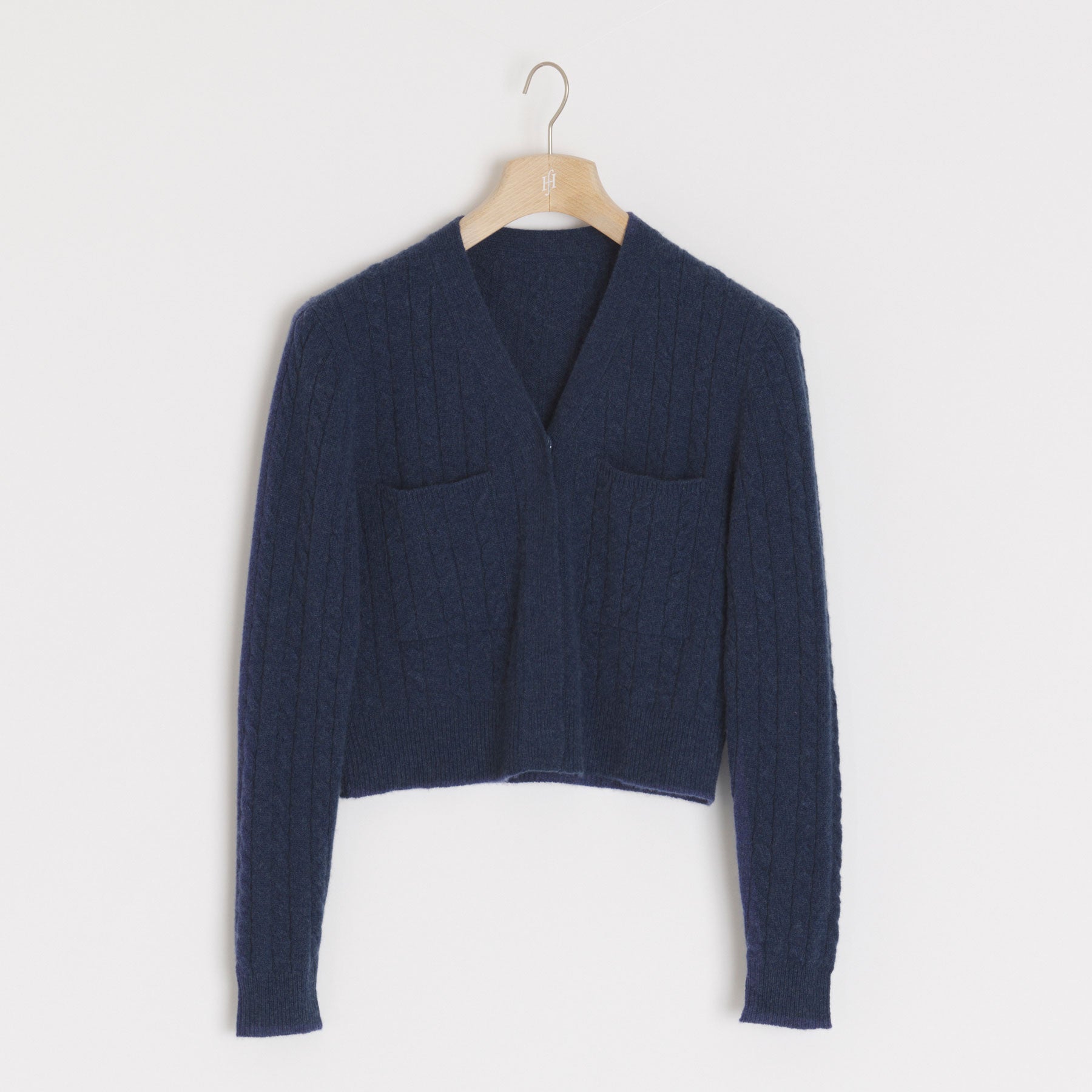 Cardigan Collar  Pigtail