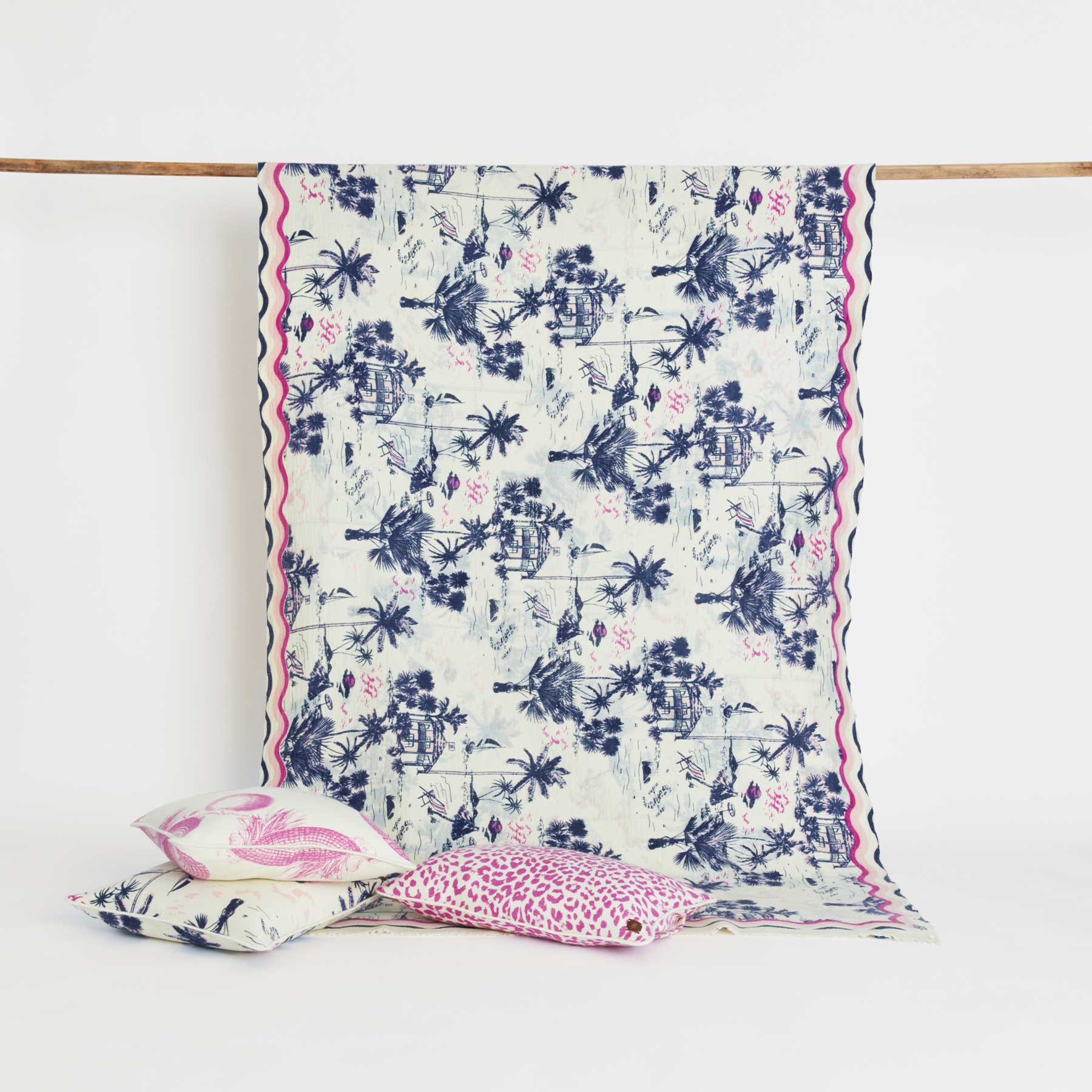 Pillow Beach Club 40x40