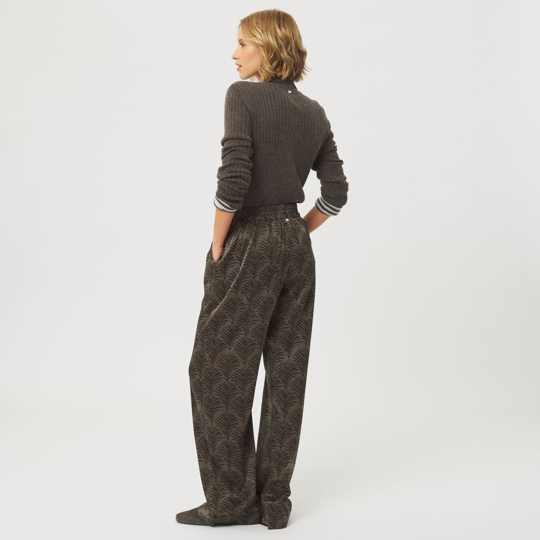 Pants Amal Wallpaper